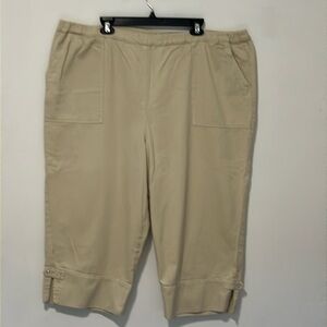 100% cotton Capri pants, front pockets, elastic waistband, size 22/24 wide